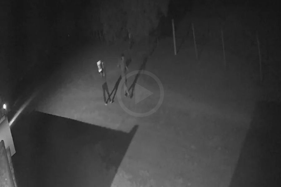 Insólito: robaron en un cementerio de la región y piden ayuda para identificar a los ladrones