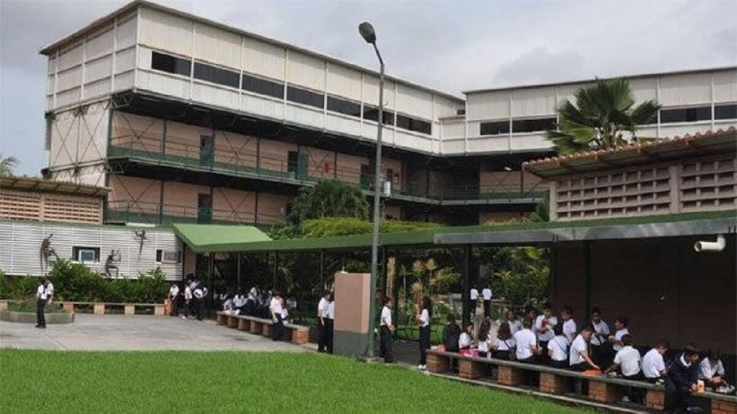 ¡A PREPARAR EL BOLSILLO! Mensualidades aumentarán hasta 80% en los colegios privados