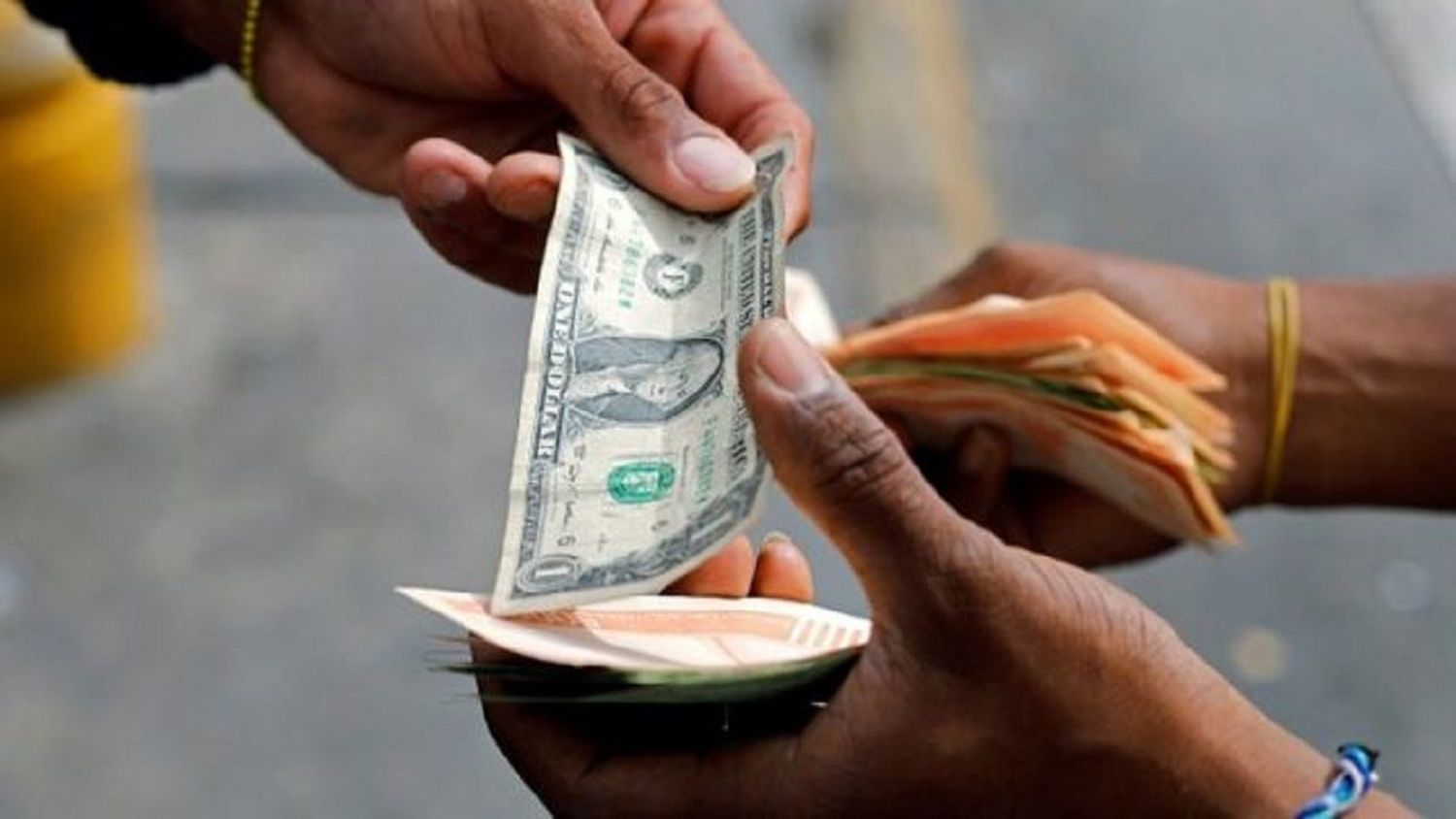 ¡SE ACABÓ LO QUE SE DABA! Dólar oficial del BCV rompió la barrera de los 40 bolívares