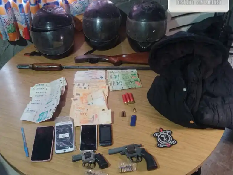 Detuvieron a una mujer en San Lorenzo por amenazas en una serie de allanamientos.