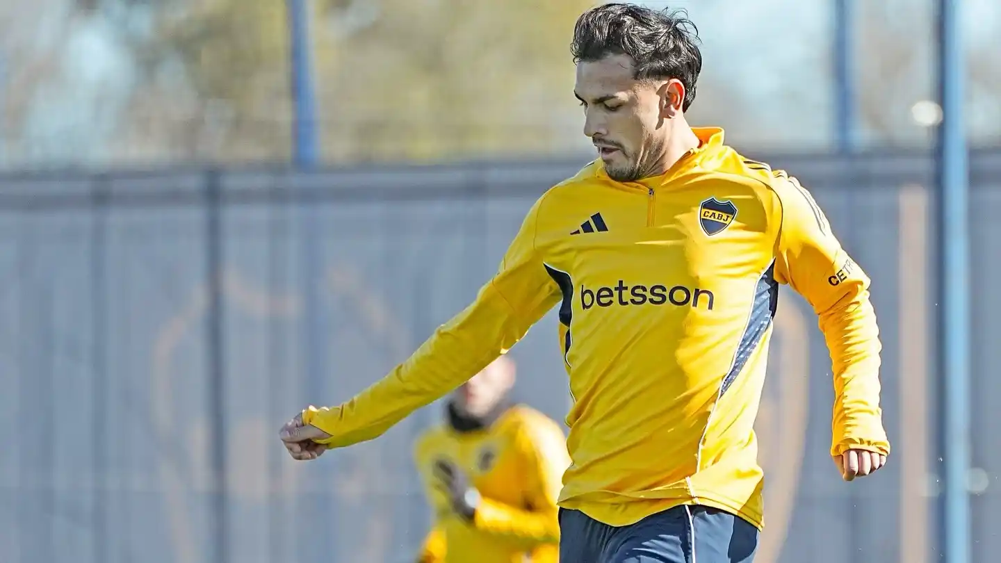 Paredes pisa fuerte en el mediocampo de Boca.