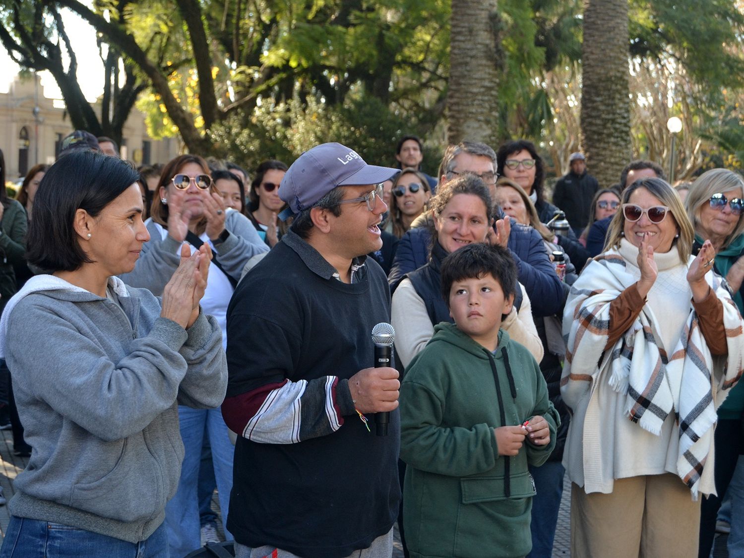 Lucecitas se manifestó ante una crisis que pide soluciones urgentes