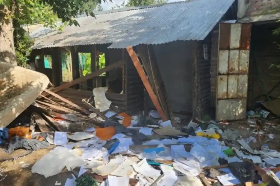 Saquearon y destruyeron la casa de uno de los acusados del crimen de la hincha de Rosario Central 