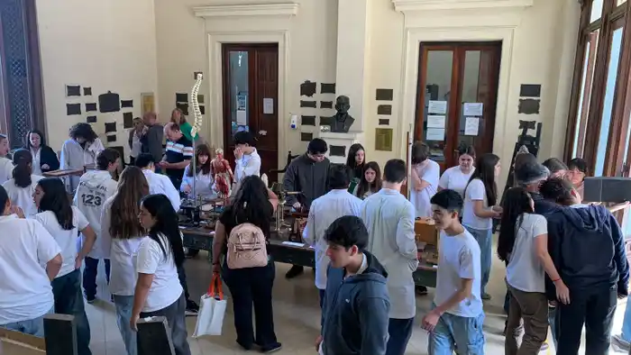 La Escuela Normal inauguró la muestra  “Aquel laboratorio de ayer”
