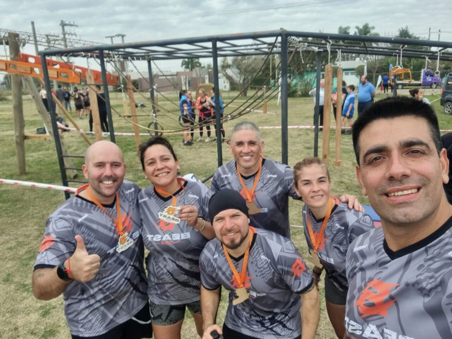 Gran desempeño de atletas de Elortondo en carrera de obstáculos en Córdoba