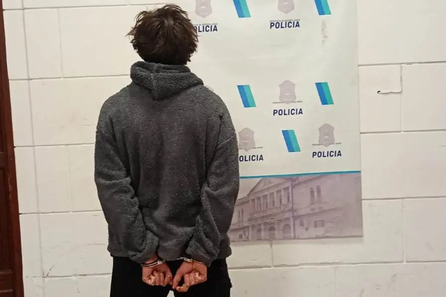 Aprehendido por desobediencia y amenazas contra su madre