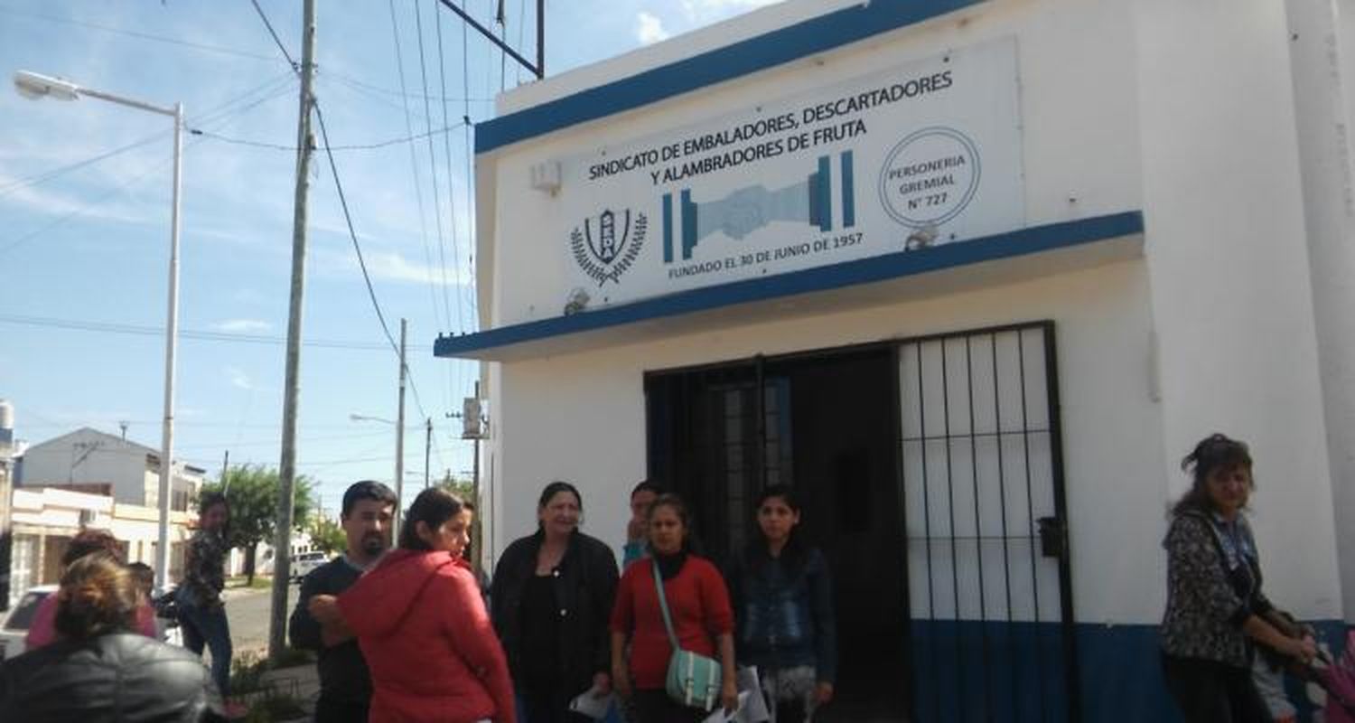 Trabajadoras del arándano reclaman a la empresa del Diputado Giustozzi