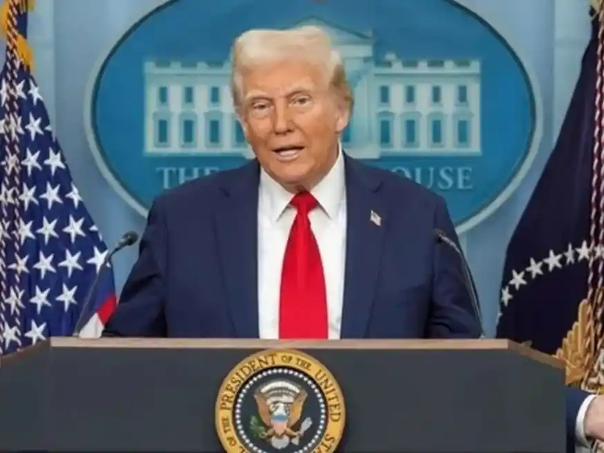 El presidente estadounidense firmó los decretos el sábado en su residencia de Florida. Y las reacciones no tardaron en llegar.