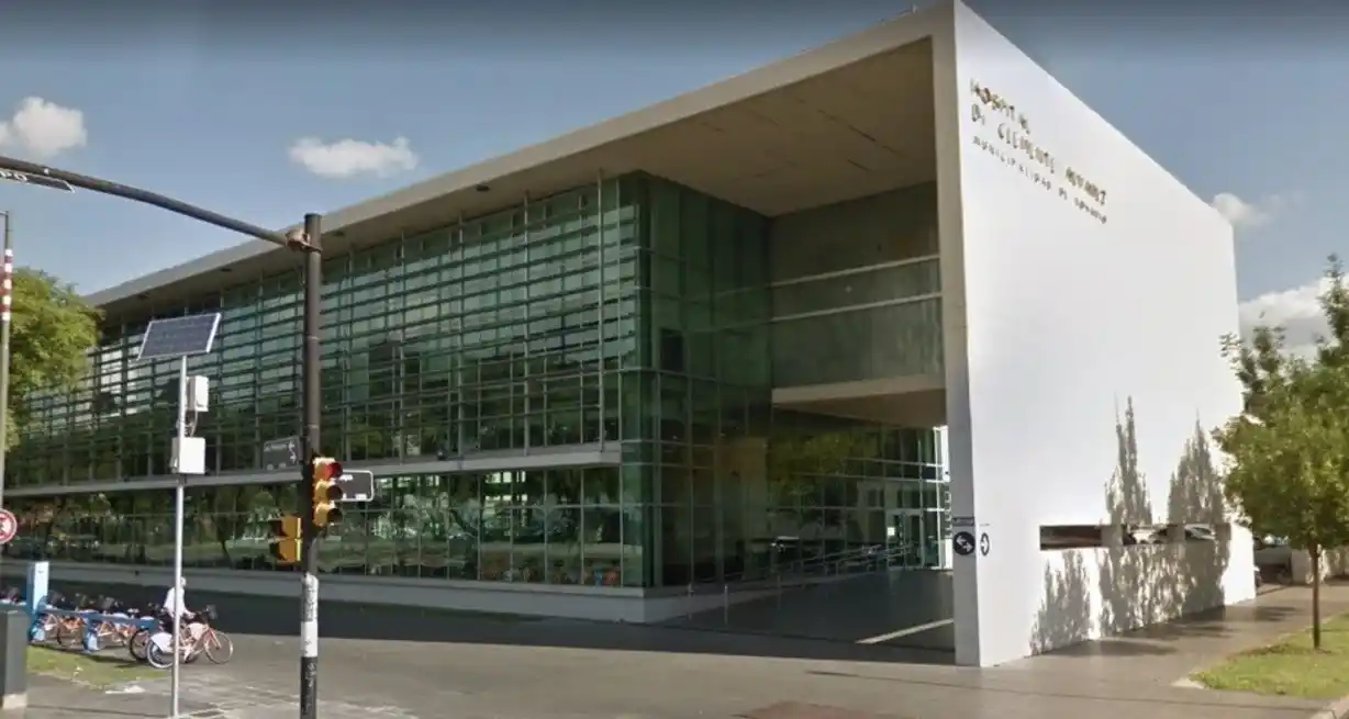 El otro hombre fue atendido por una herida de arma de fuego en el cráneo y trasladado al hospital de emergencias.