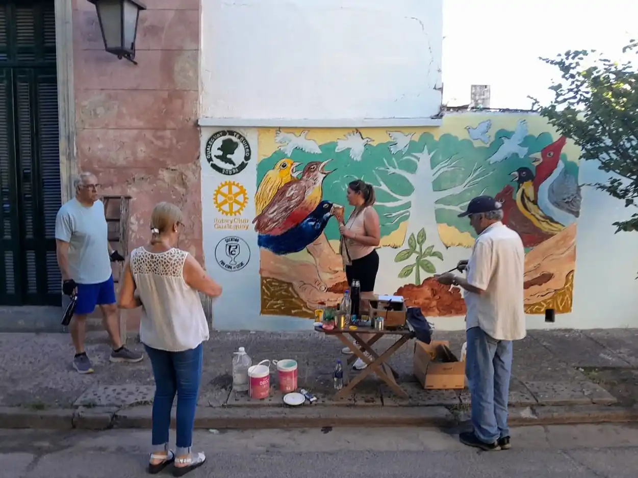 Avanza la finalización de un mural con conciencia ambiental en la Pro Copa de Leche