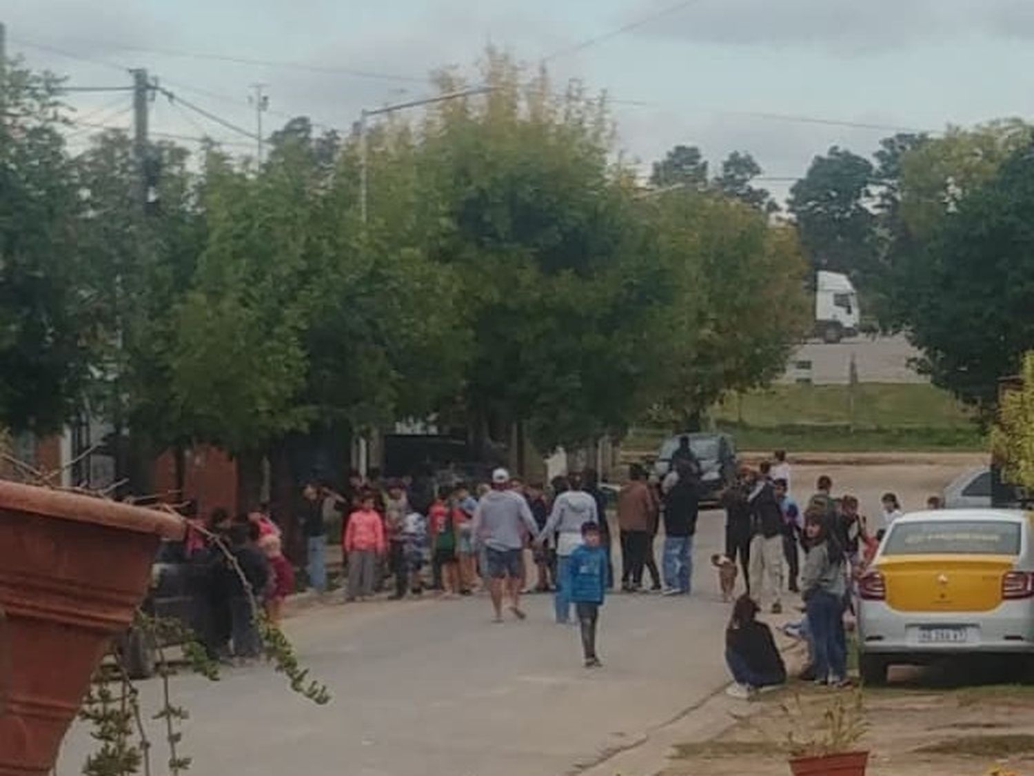 Agradecen el gesto de un vecino del Barrio Futuro que repartió huevos de Pascua