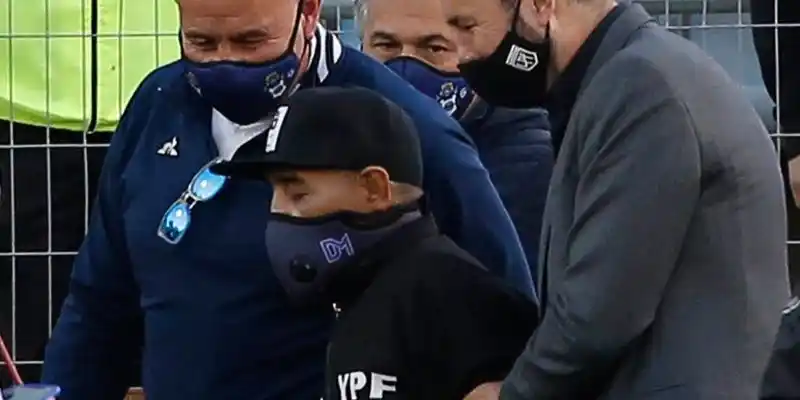 «ESTÁ MAL»: Maradona pide que lo hospitalicen por cuadro depresivo