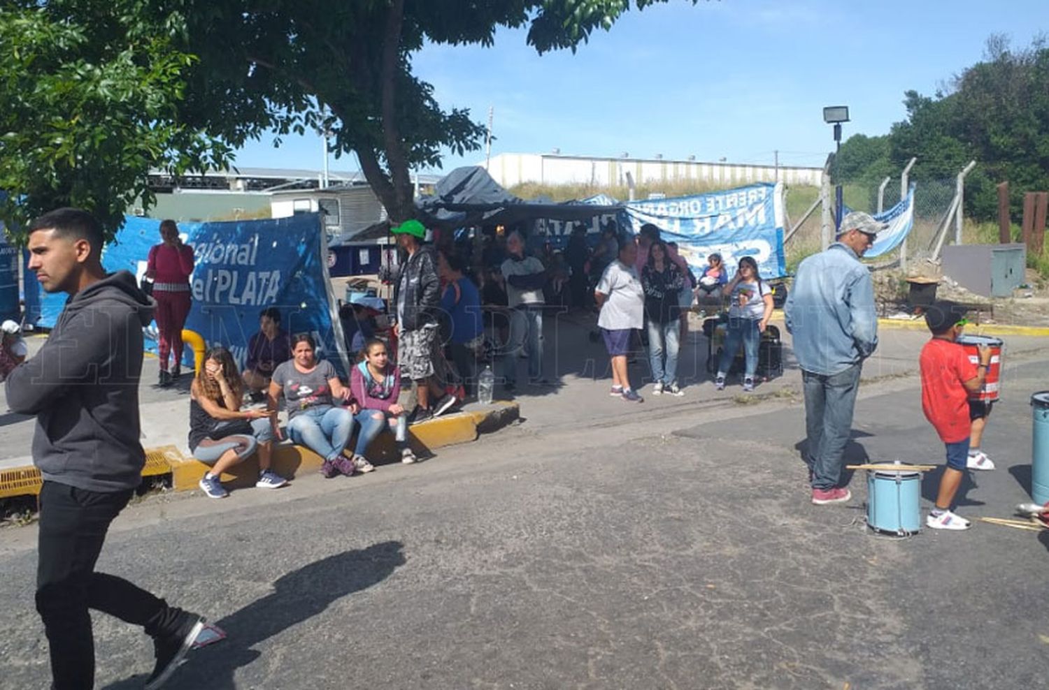 "Pedimos disculpas a los turistas, pero vamos a estar acá hasta que tengamos una respuesta"