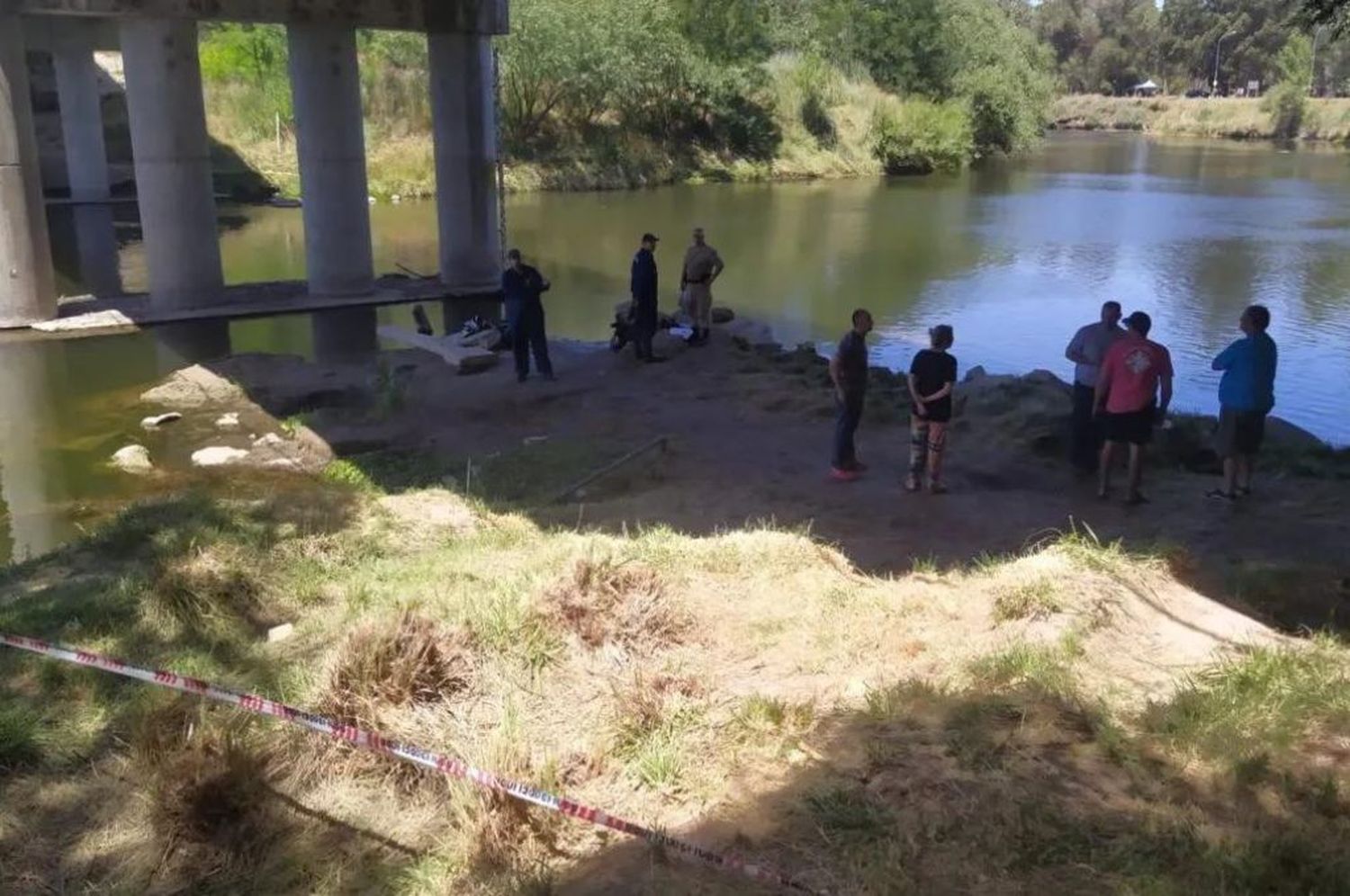 Tragedia en Necochea: un turista colombiano murió ahogado en el río Quequén