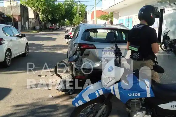 Accidente en barrio Mosconi: chocó un automóvil que se encontraba estacionado