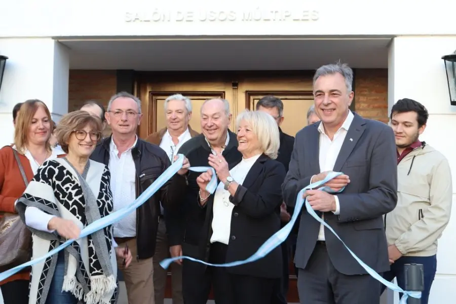Costamagna participó de la inaguración del salón de usos múltiples de la sociedad rural