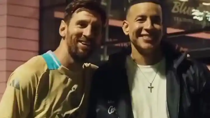 Messi junto al artista puertorriqueño Daddy Yankee.