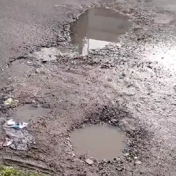 Reclamos por pérdida de agua en Benito Urraco al 500