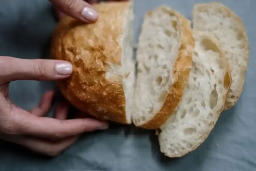 Conocé el truco para ablandar el pan duro en minutos