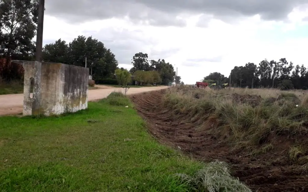 Trabajan en reapertura de un canal en Juan N. Fernández