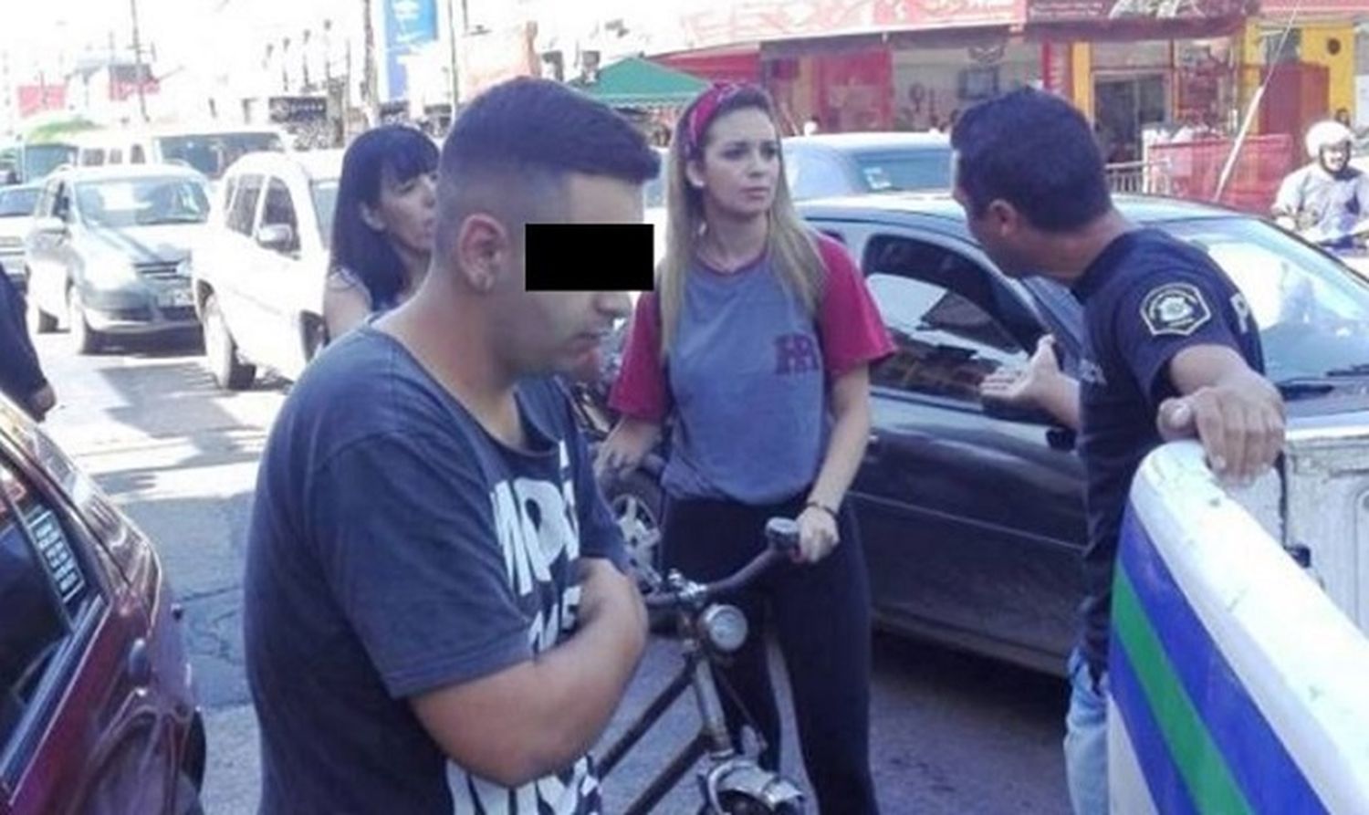 Le pareció "una linda mujer" y le tocó la cola: el escrache se viralizó en las redes