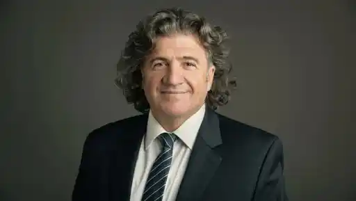  Un diputado nacional pidió  vacunar a los legisladores  por ser “personal esencial”