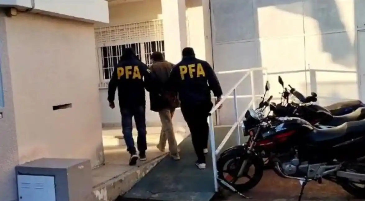 La Policía Federal detuvo a un hombre por narcomenudeo en San Salvador