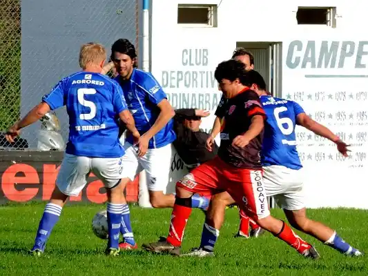 Central Larroque metió tres de visitante y se cortó en la punta