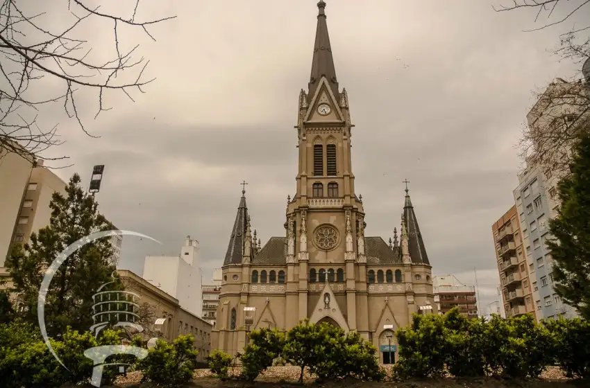 Polémica: ateos denuncian al Obispado por el uso de parlantes en la Catedral