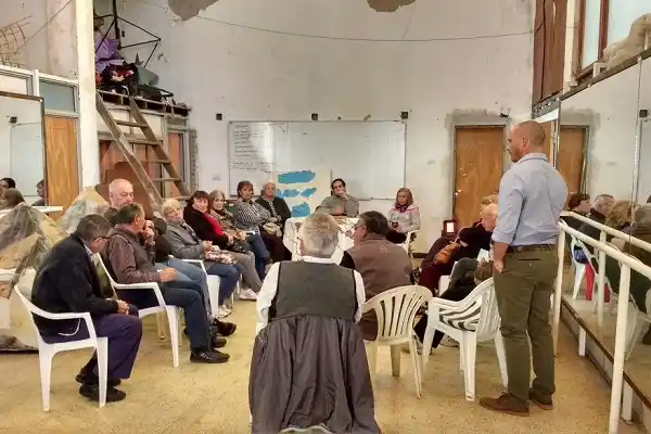 Tras la entrega del petitorio, se realizó una reunión del Consejo del Adulto y el PAMI