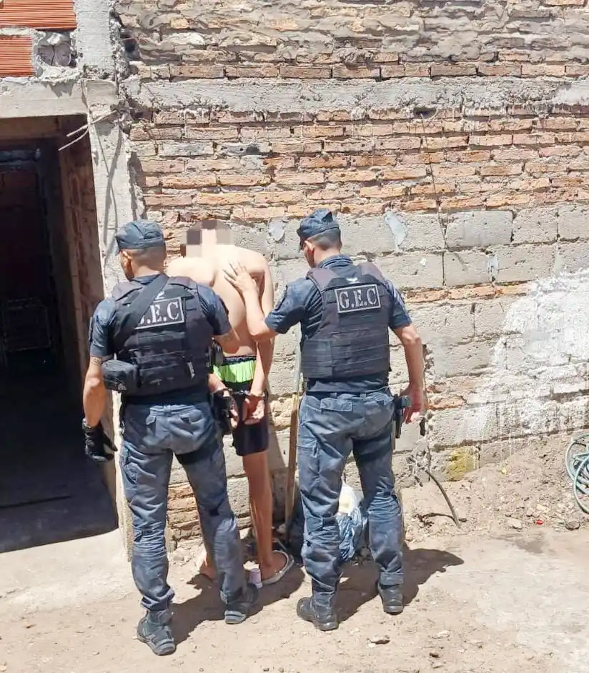 Detienen a dos sospechosos de un arrebato y secuestran elementos vinculados al hecho