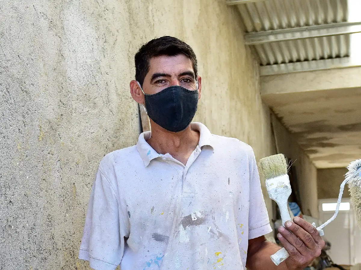 Perdió su brazo derecho y  hoy es pintor de obras: “Tengo  muchas ganas de vivir y trabajar” 