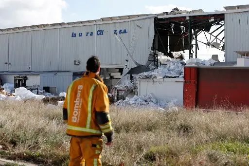 EXPLOSIÓN DE UNA FÁBRICA en Alicante cobra la vida de 3 personas y deja 7 heridos