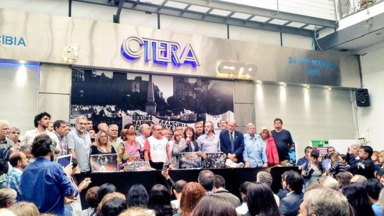 Paro nacional docente en repudio a la represión en Plaza Congreso