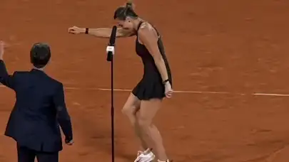 Sabalenka bailando luego del triunfo en Roland Garros.