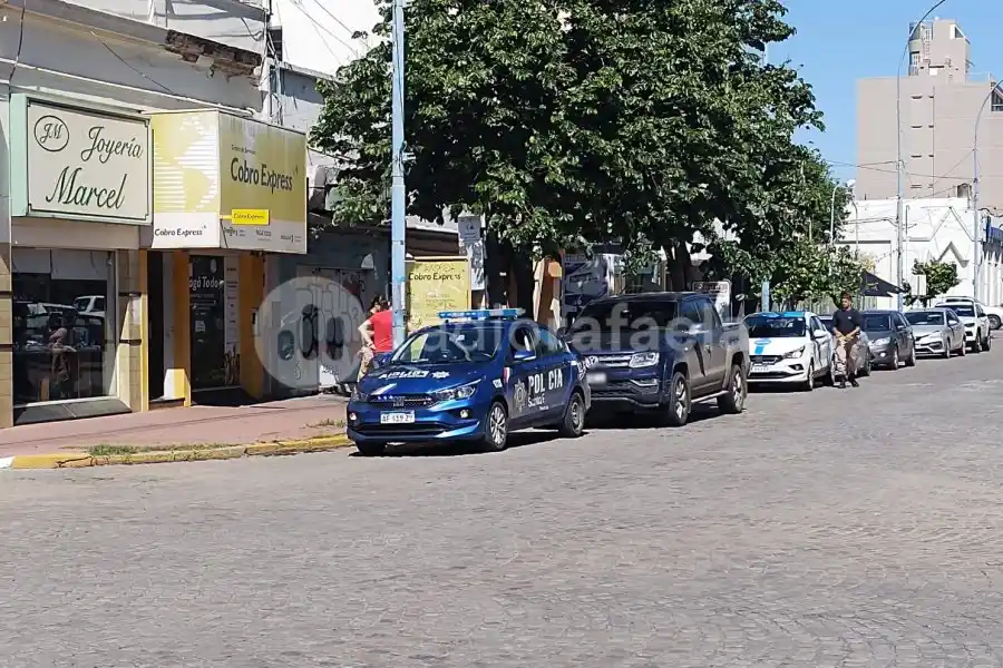 Habrían robado una millonaria suma de dinero desde un vehículo en el microcentro de la ciudad