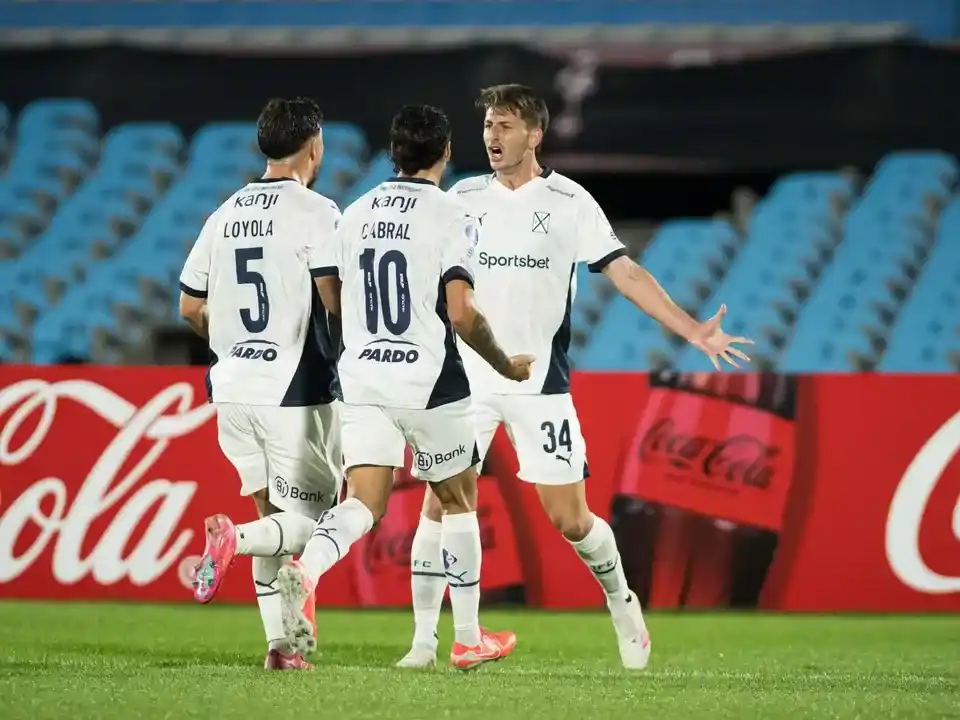 El Rojo arrolló 5 a 1 a Boston River en Montevideo.