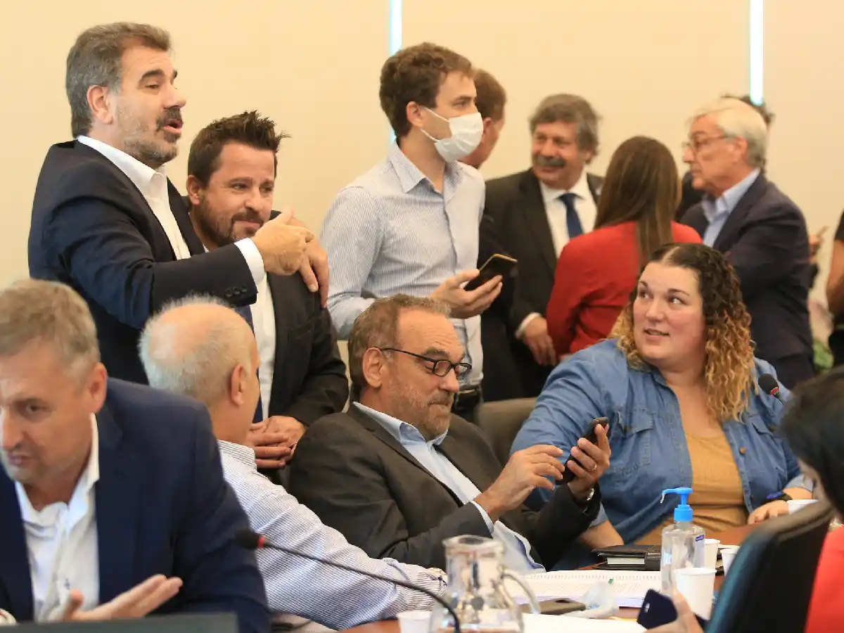 Después de la exposición de Guzmán sigue el debate sobre el acuerdo con el FMI