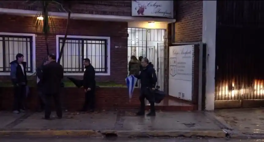 Frente a un jardín de infantes, roban un auto con un nene adentro