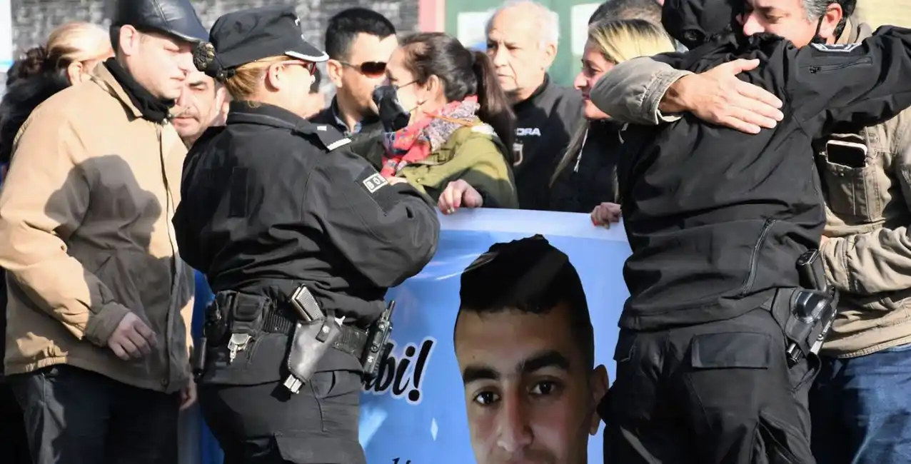 Policías brindaron su apoyo a Gabriel Sanabria, el oficial internado en el HECA