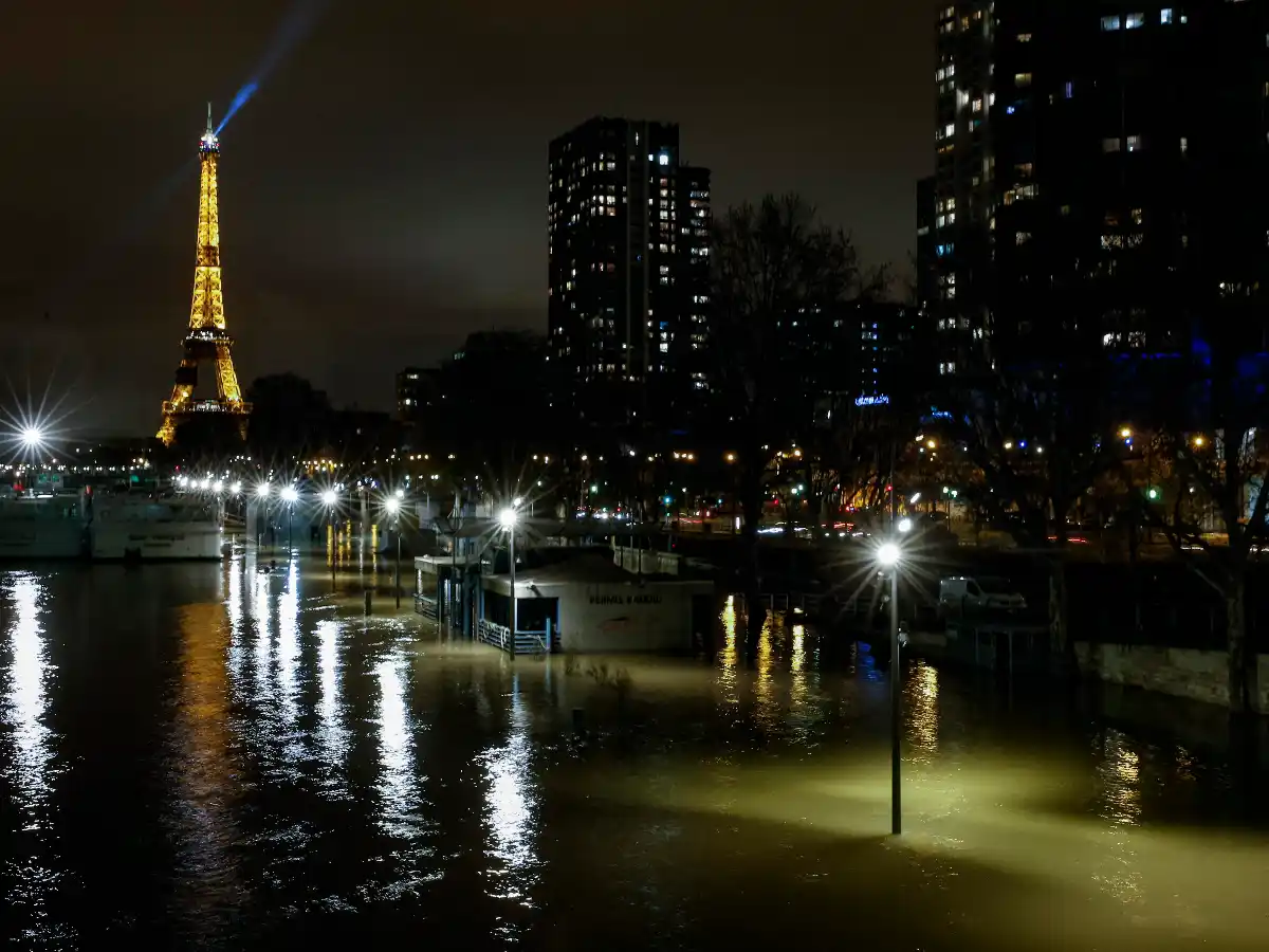El Sena alcanza en París su máximo de esta crecida, lejos de la de 2016