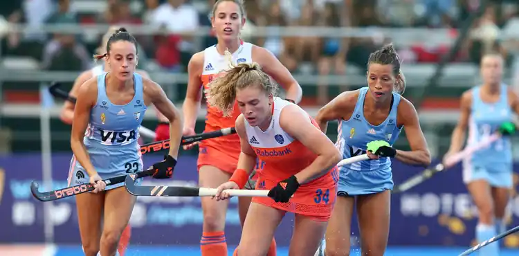 Las Leonas dejaron  el invicto ante Holanda