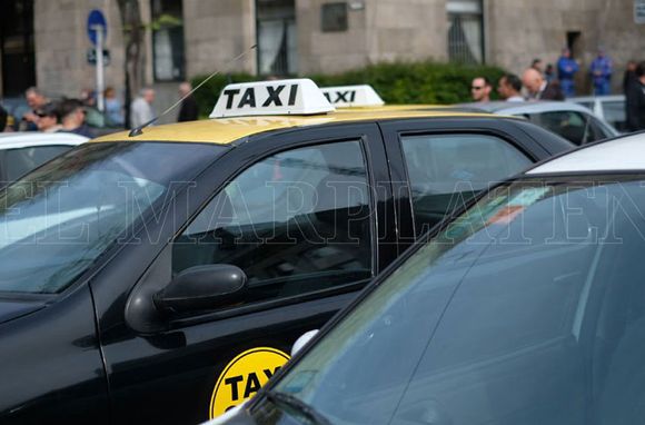Taxistas trabajan en una aplicación para "agilizar más" el servicio