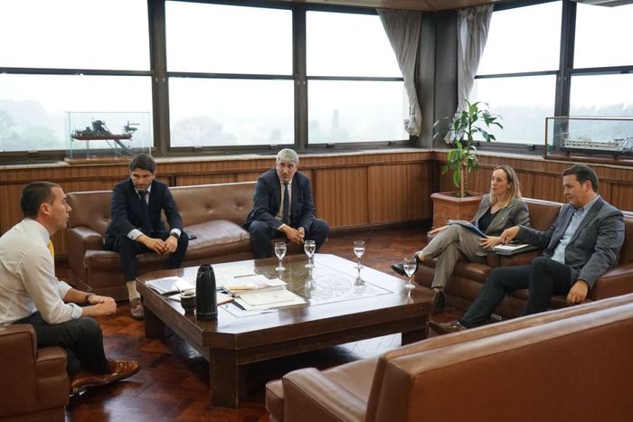 Pullaro y colaboradores se reunieron este miércoles con el subsecretario de Transporte, Puerto y Vías Navegables de la Nación, Iñaki Miguel Arreseygor