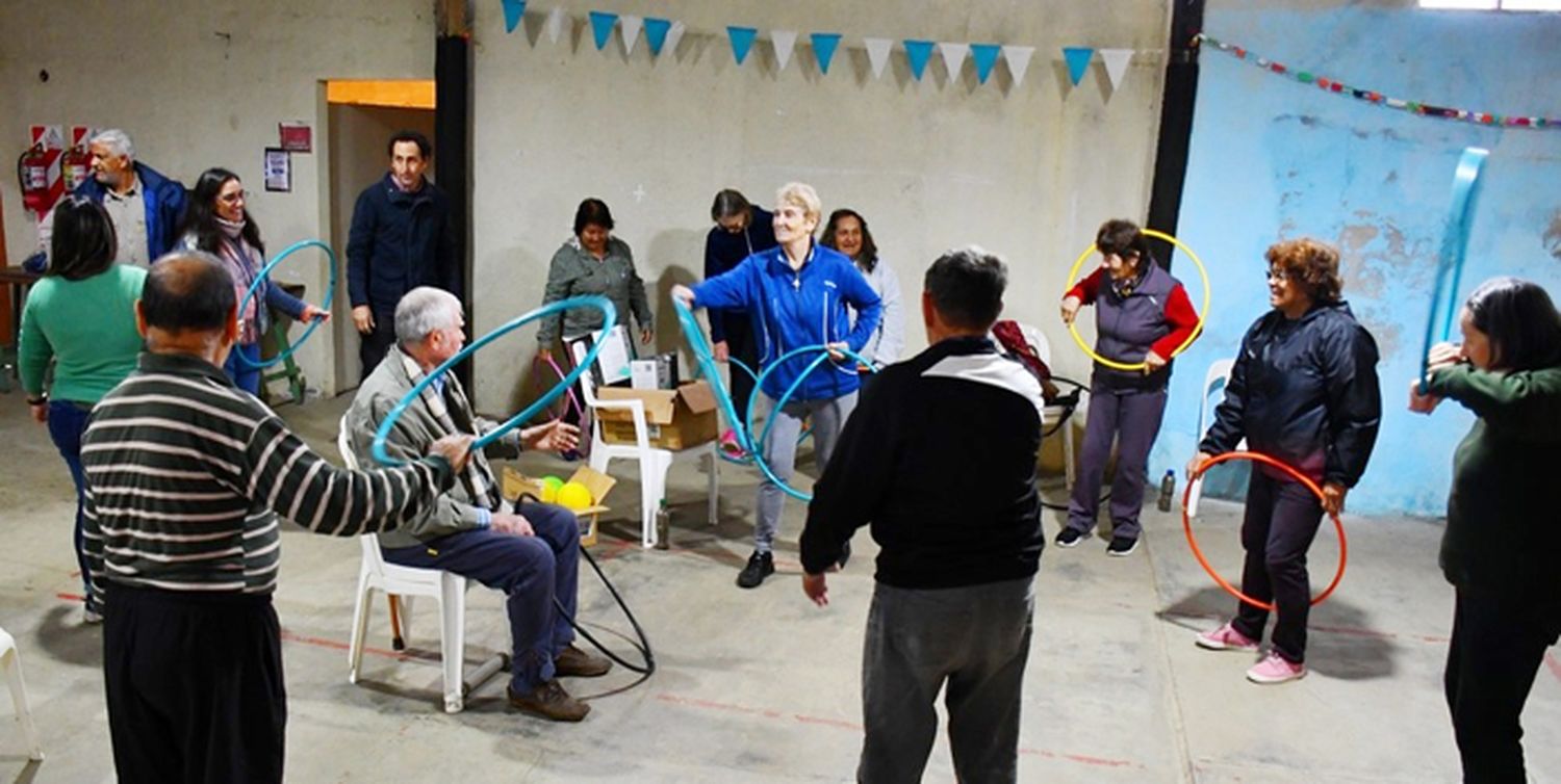 Se entregaron elementos al taller barrial de Villa Zorraquín