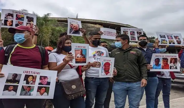 ¡PROTESTA EN EL HELICOIDE! Familiares piden a Karim Khan que se entreviste con los presos políticos