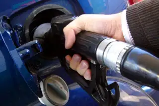 YPF subió un 6% sus combustibles