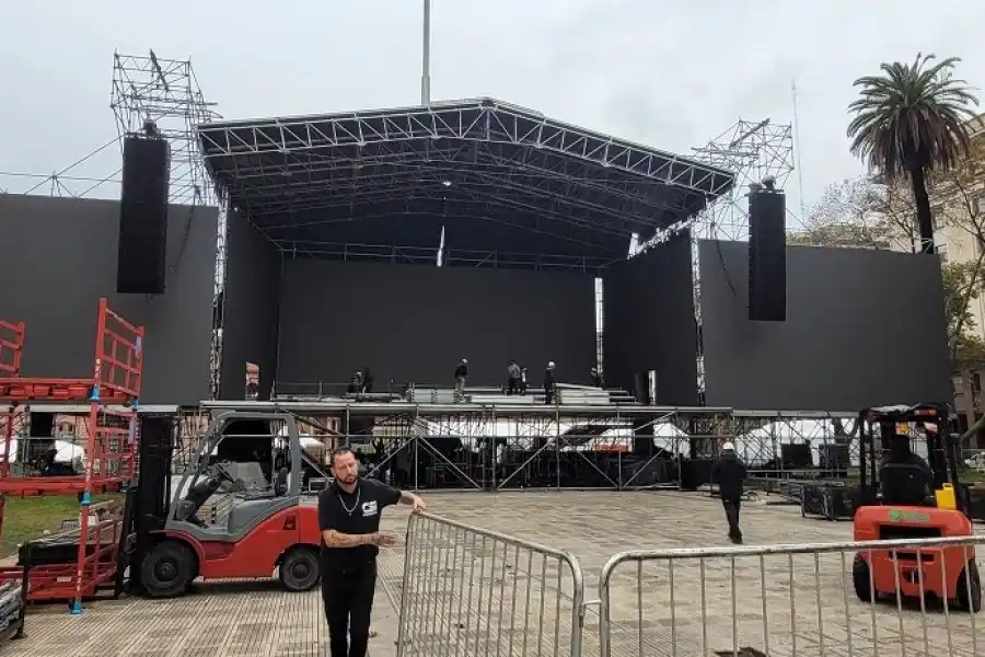 Preparativos en Plaza de Mayo