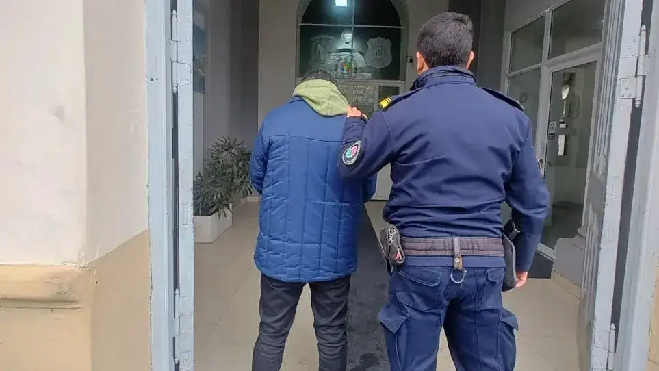 Un hombre fue detenido por robar en un supermercado de la ciudad