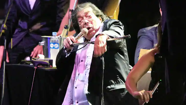 “Cacho” Castaña enamoró a Villa María